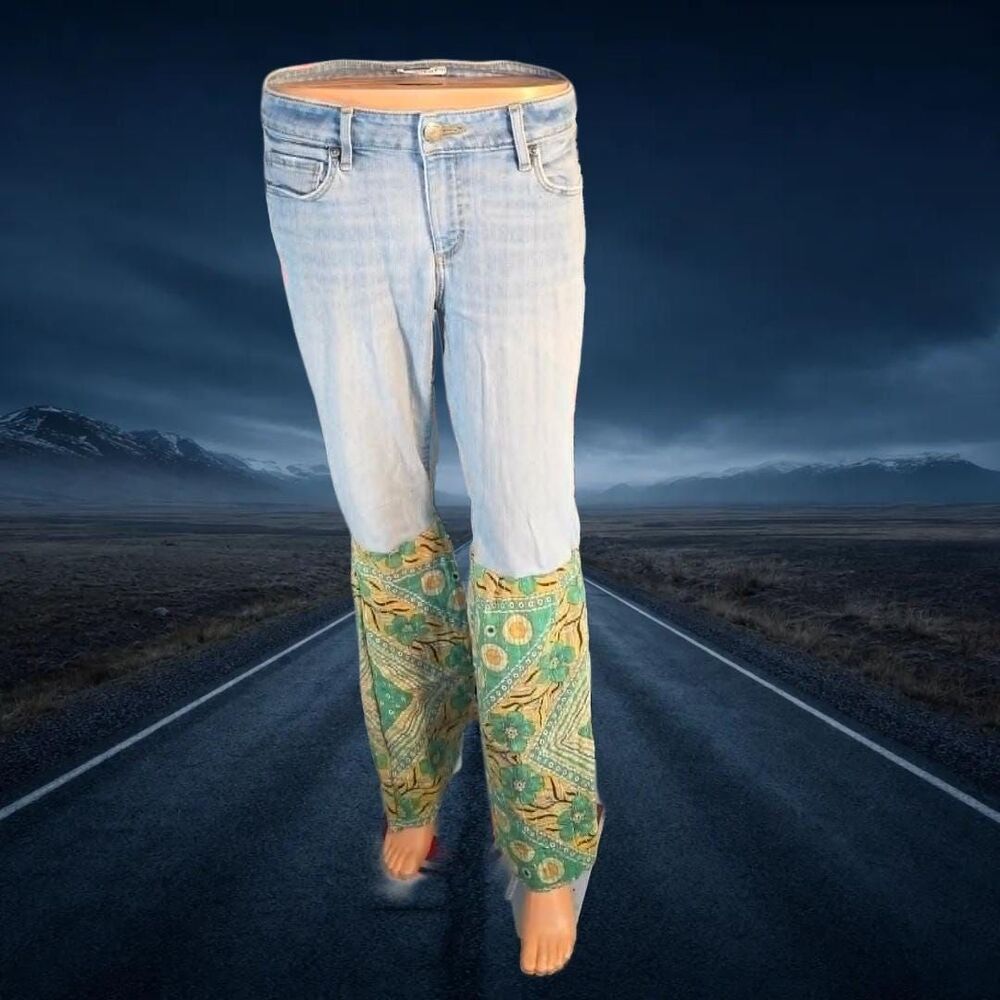 Vintage LOFT Jeans 27/4 Kantha Quilt Bell Bottom Light Wash Boho Patchwork Denim
